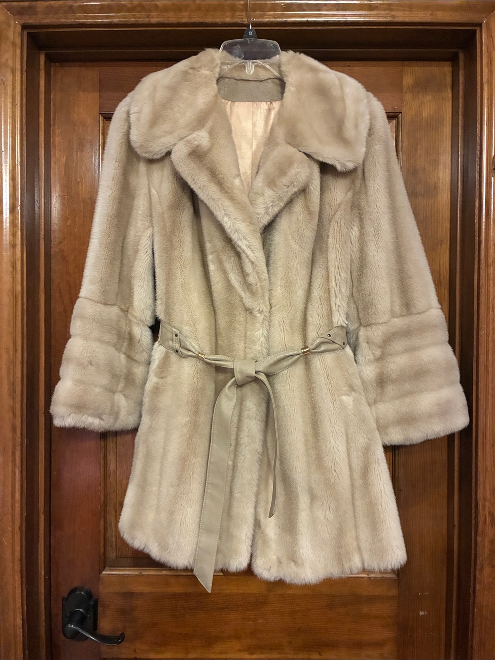 Medium/Large Vintage Upper Deck Champagne Belted Faux Fur Coat (ABBA)
